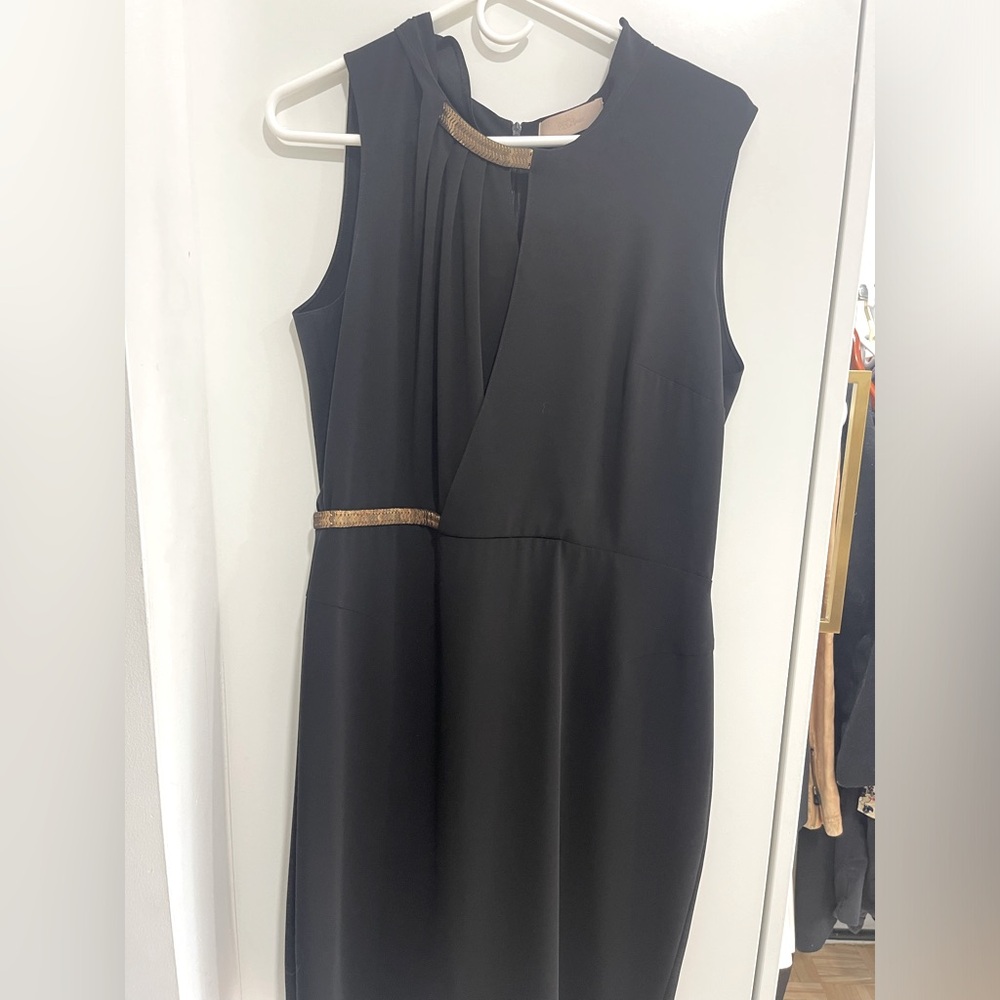 Sleeveless black strechy dress